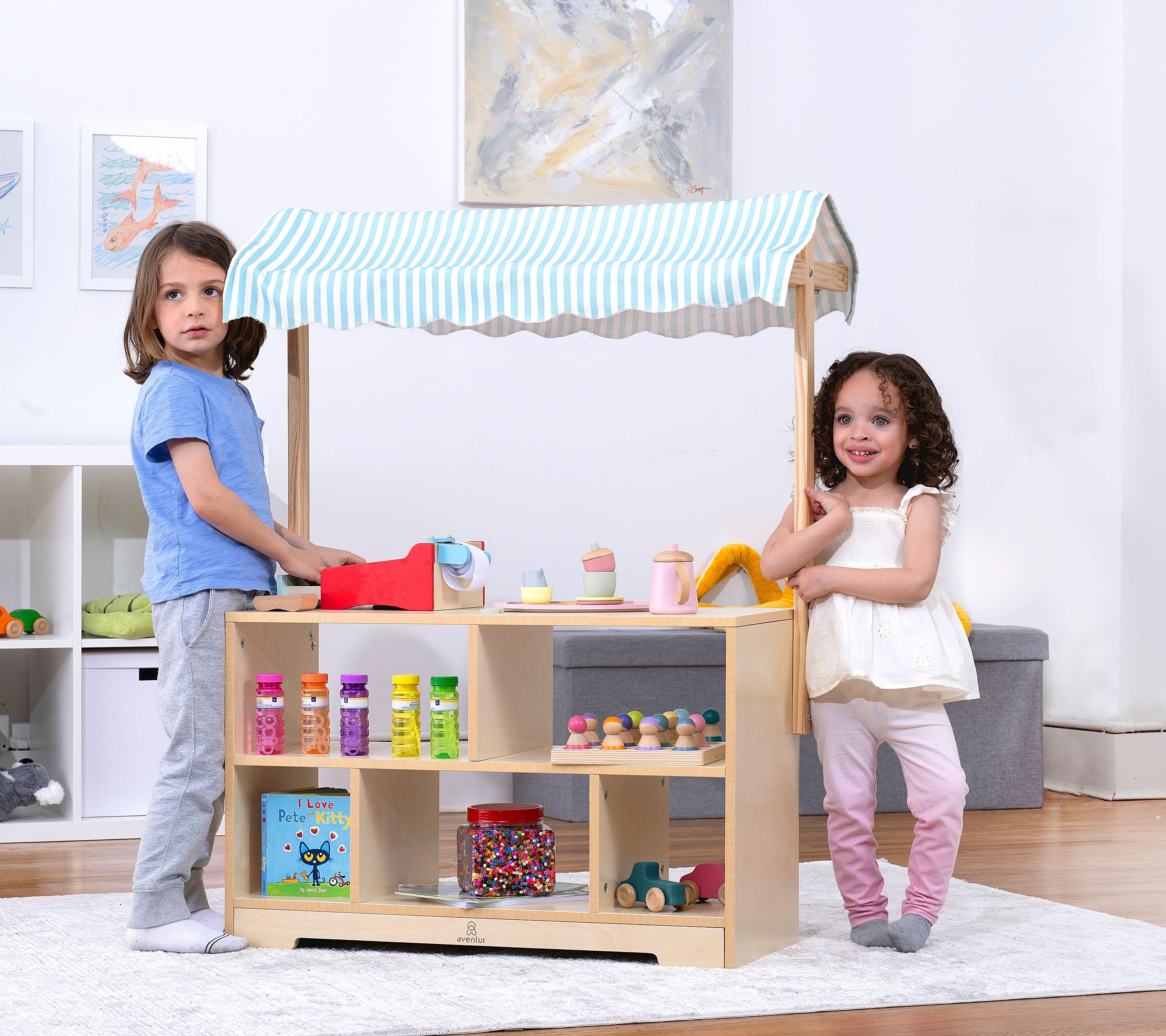 Holly Wooden Market Stand – Kids’ Pretend Play Shop & Display Shelf