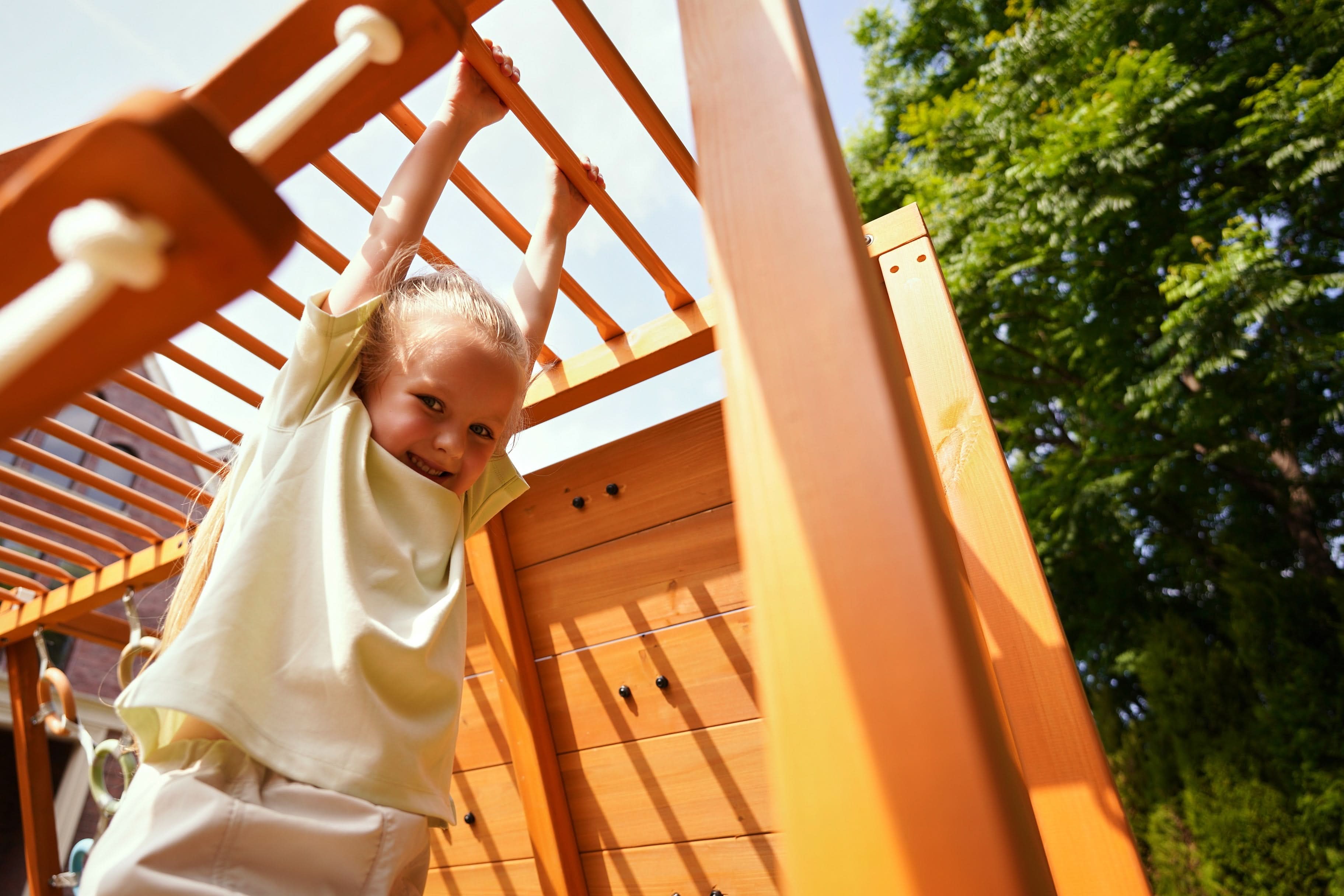Sycamore Backyard Climbing Set – 2 Swings, Trapeze Bar & Outdoor Fun